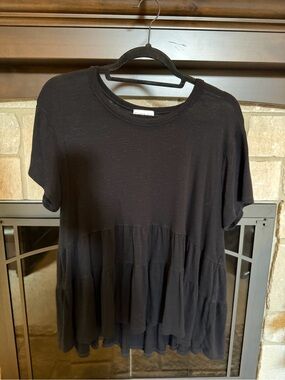 Gregory Black Short-Sleeve Tiered Tunic Top